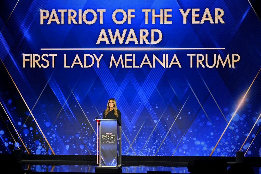Melania Trump recibe el premio Patriota del Año en la gala organizada por Fox Nation en Greenvale, Nueva York, el 6 de noviembre de 2025