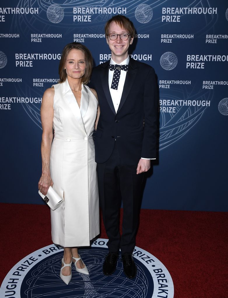Jodie Foster con su hijo Kit en los premios Breakthrough Prize en Santa Monica