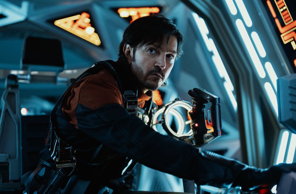 Diego Luna en su personaje en la serie 'Andor', de Lucasfilm que estrena su segunda temporada este 22 de abril de 2025.