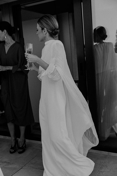 Vestido de novia viral con capa