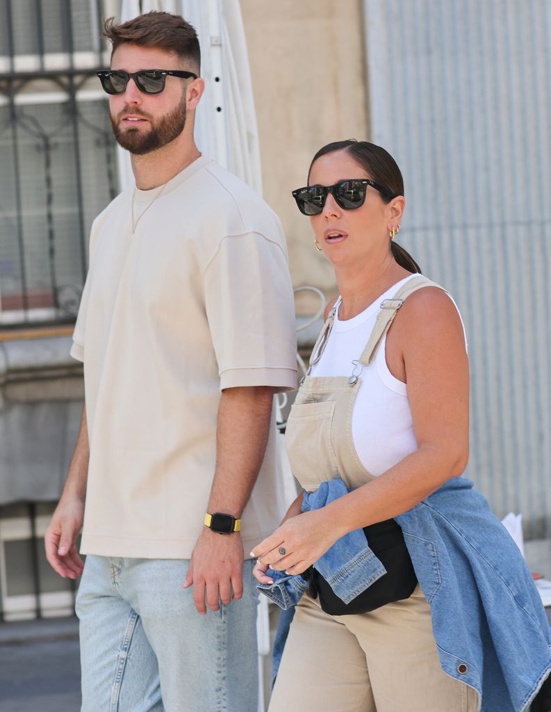 Anabel Pantoja y su pareja, David Rodrí­guez, el pasado mayo paseando por Madrid