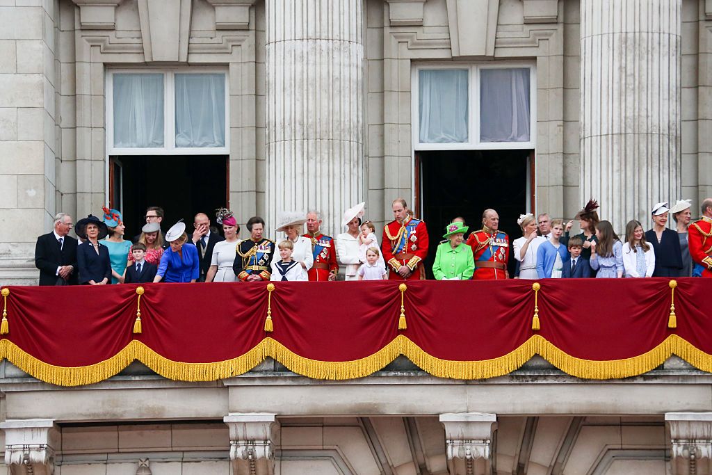 Durante el reinado de Isabel II, el balcón del Palacio llegó a juntar a más de 44 personas