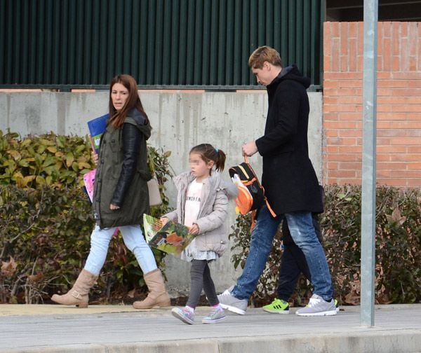 Fernando y Olalla se conocieron siendo unos niños y tras diez años de noviazgo se casaron en el año 2009, ese mismo año nación Olalla y al año siguiente nació Leo 
