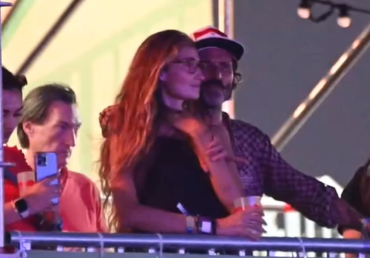 Leiva y Almu Cañedo, cómplices y cariñosos en un concierto