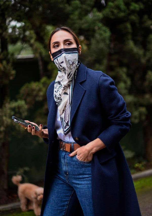 Tamara Falcó con pañuelo mascarilla