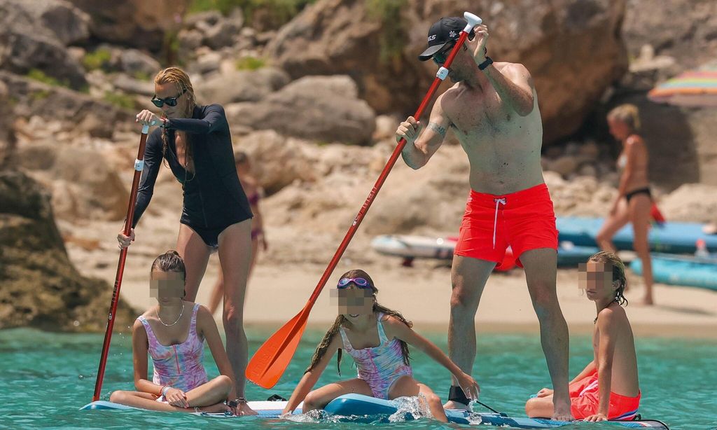HOLA4122 CAROLINA CEREZUELA Y CARLOS MOYÁ EN IBIZA