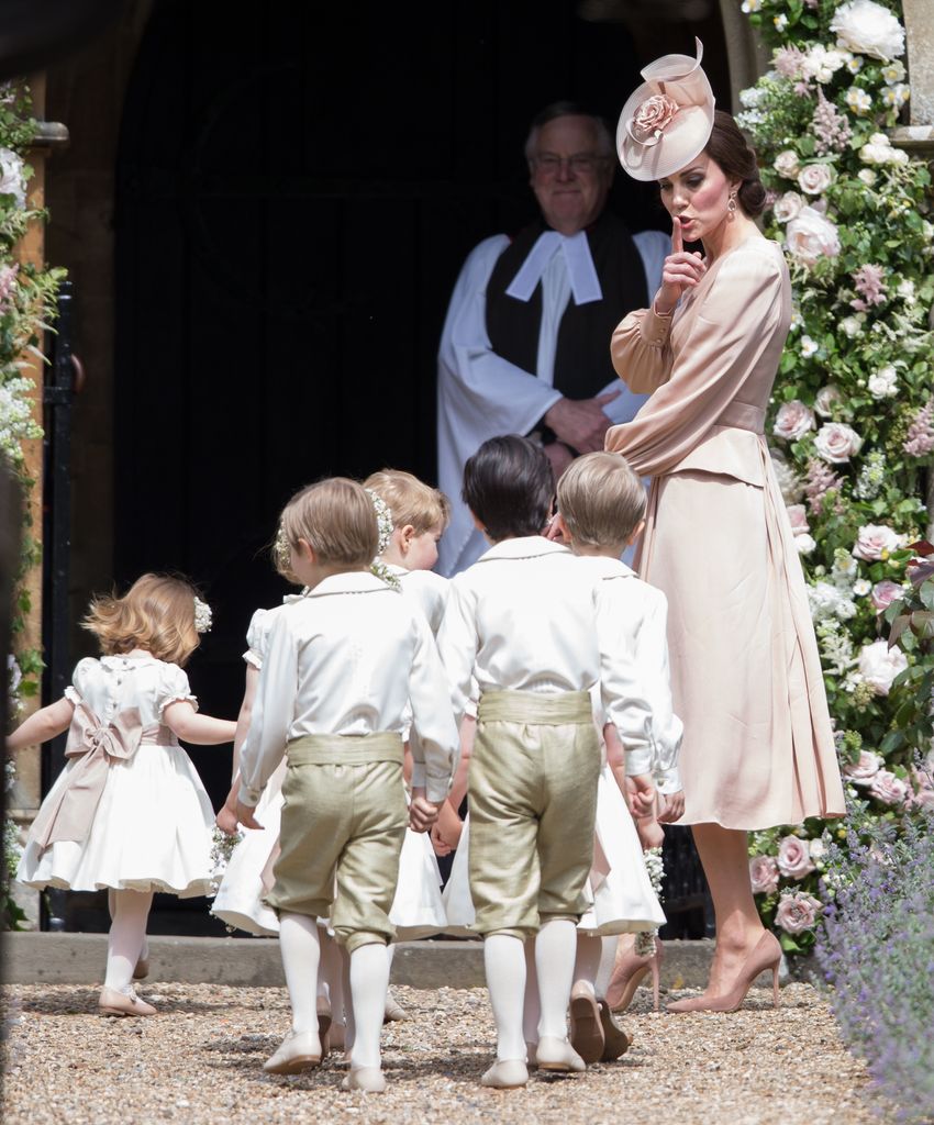 Kate Middleton, el príncipe George y la princesa Charlotte en la boda de Pippa Middleton 