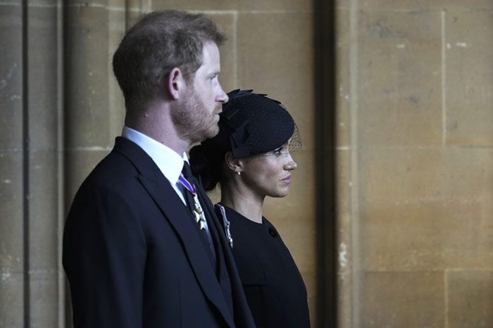 Meghan Markle hace un homenaje a Isabel II al lucir unos pendientes que le regaló la monarca