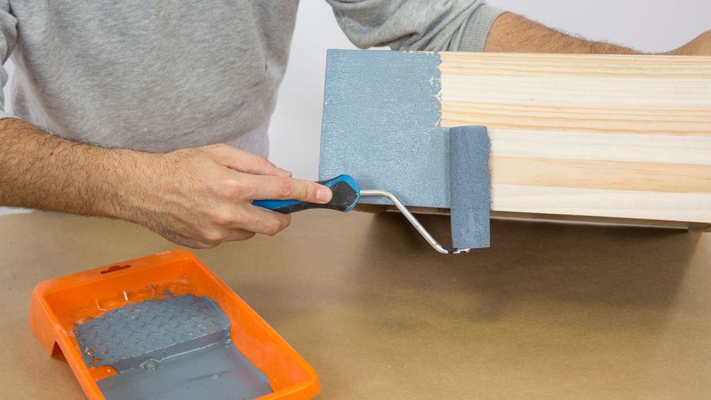 Pintar caja con rodillo
