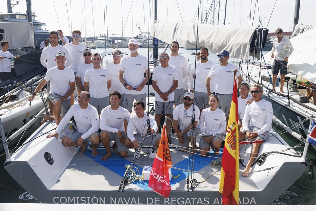 Felipe VI preside el emotivo homenaje a "Noluco" Doreste y Javier Vallejo en la Copa del Rey Mapfre