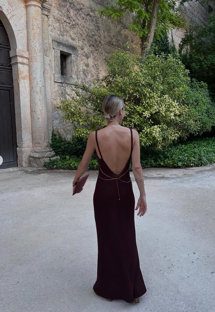 ¡HOLA! Fashion Esta invitada nos ha conquistado con su look donde las joyas son las protagonistas