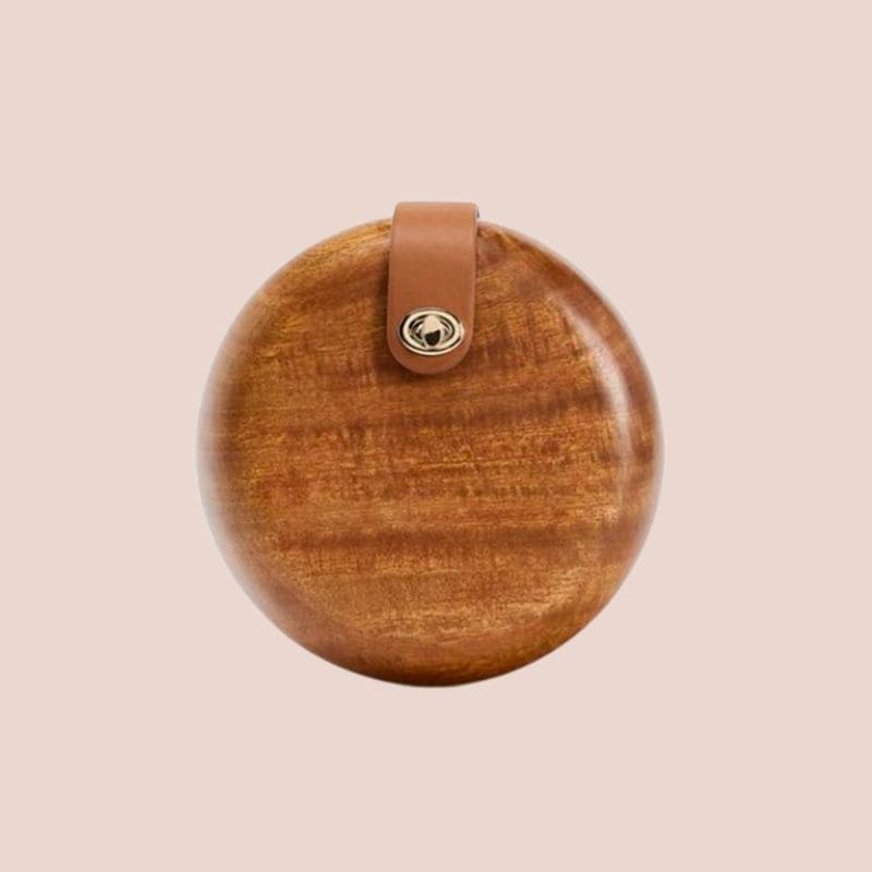 Bolso redondo de madera de Zara