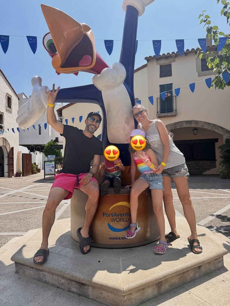 Roberto, Sara y sus dos hijos