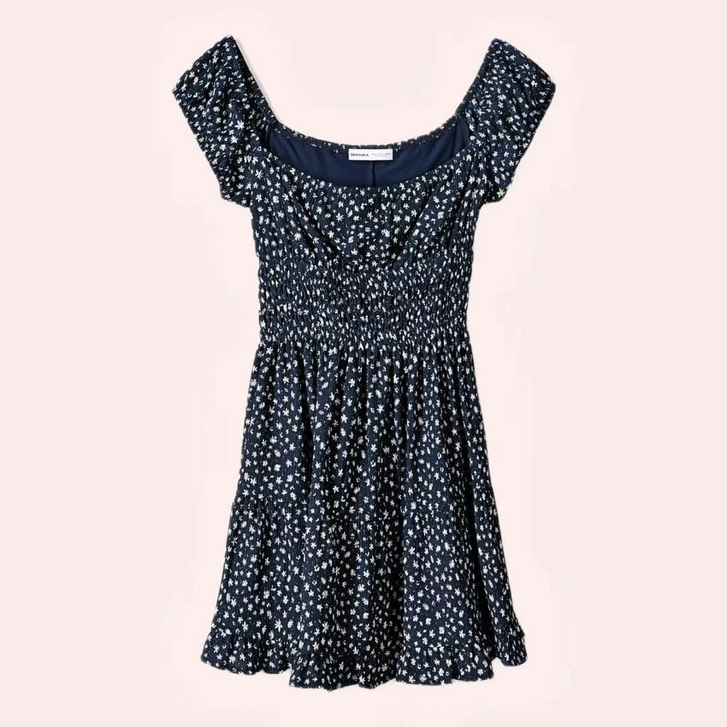 El vestido mini de volantes de Bershka