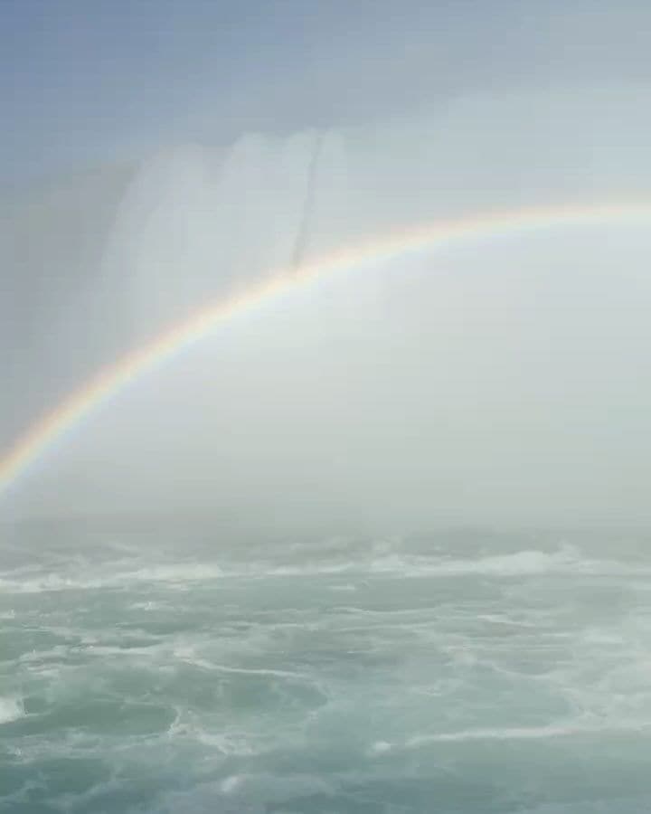 Madre e hija sintieron la brisa y vieron diversos arcoiris