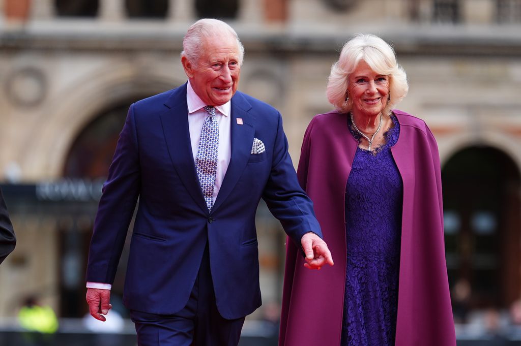 Los reyes Carlos y Camilla, nada más hacer acto de presencia