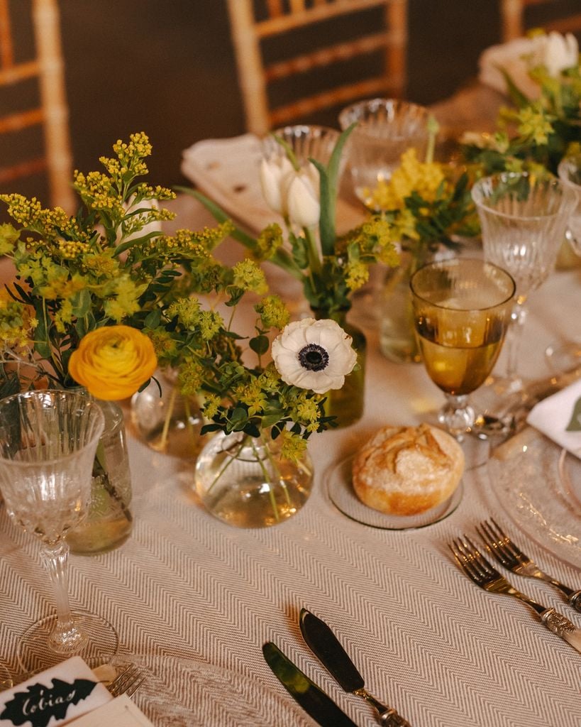 Decoración de bodas en amarillo en flores silvestres