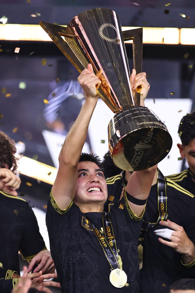 Gilberto Mora durante la celebración de la Copa de Oro 2025 junto a la Selección Mexicana 