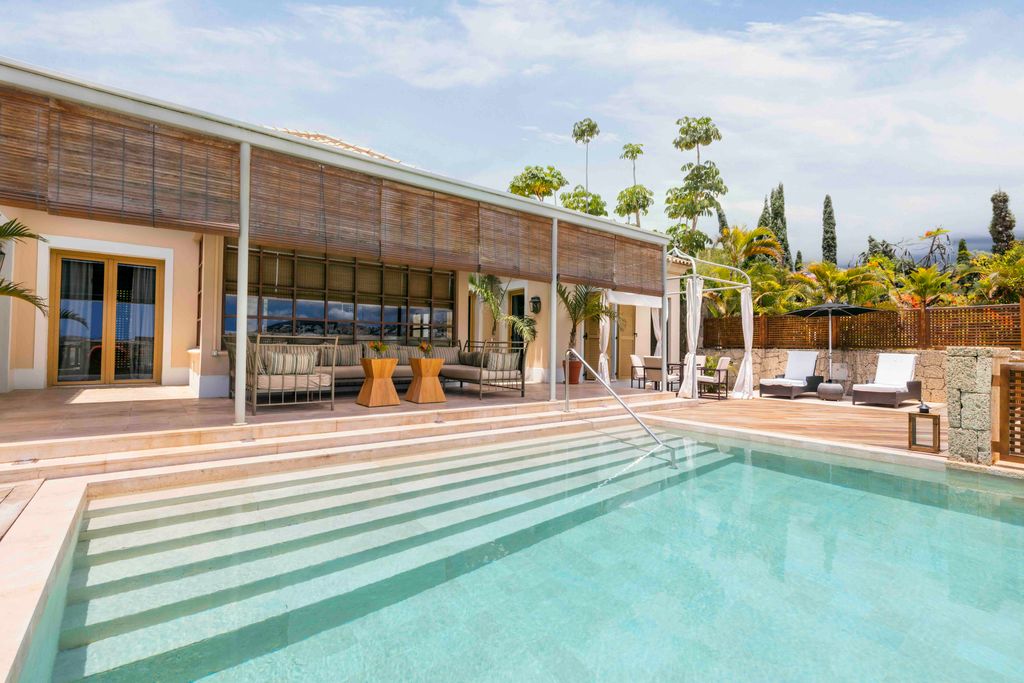 El hotel Bahía del Duque cuenta con 40 villas exclusivas.