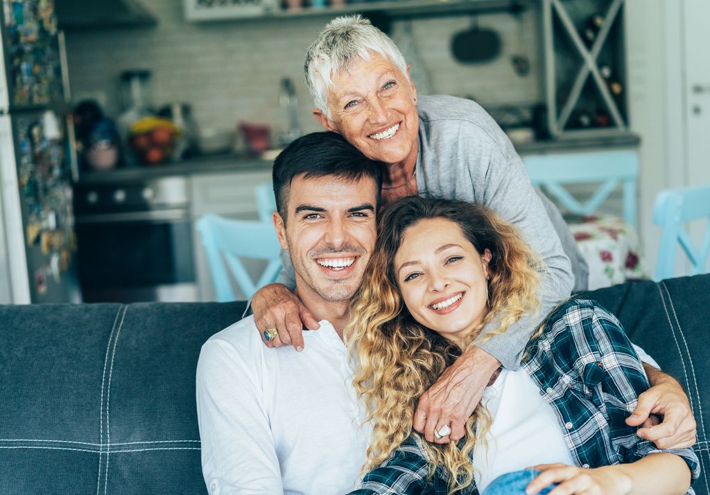 pareja con su madre