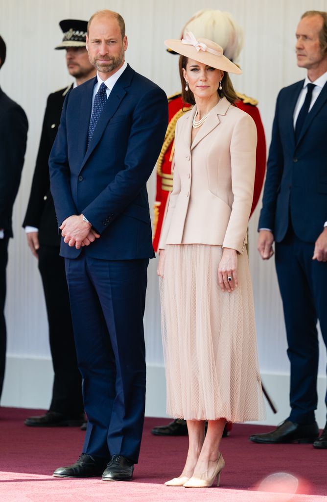 El príncipe William y la princesa Kate reciben a Emmanuel y Brigitte Macron.