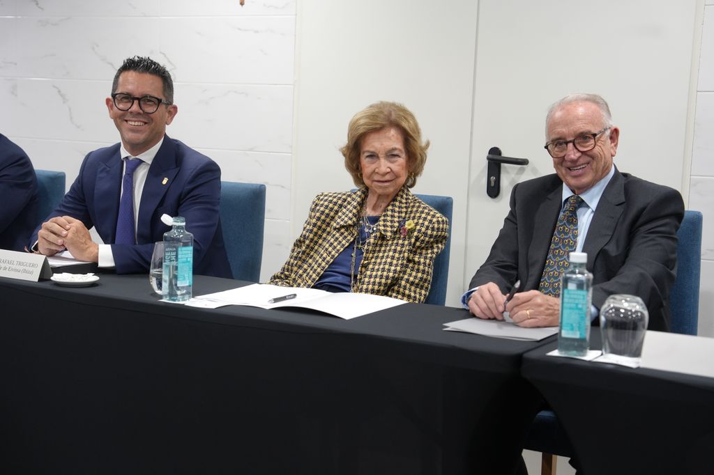 Reunión de S.M. la Reina Doña Sofía con la FESBAL, autoridades y ONGs.