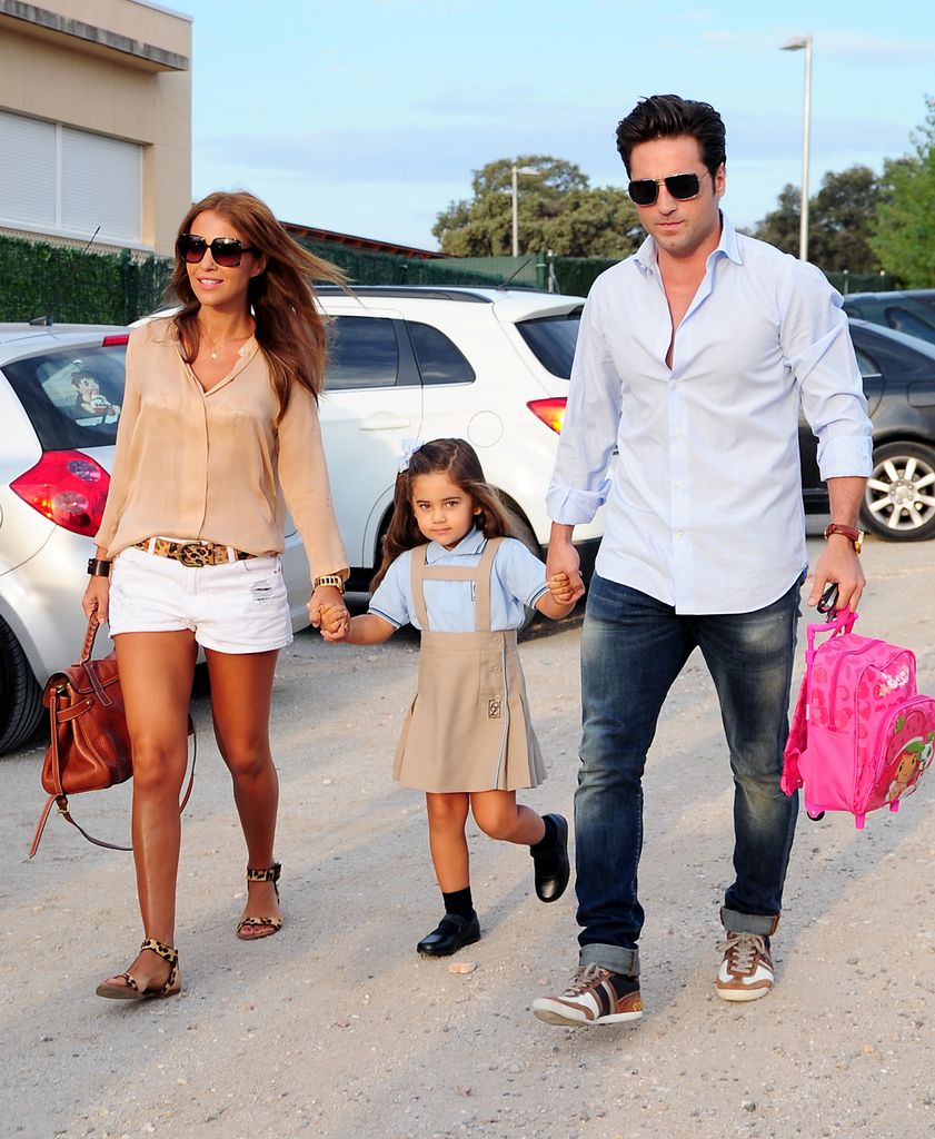 Paula Echevarría y David Bustamante acompañan a su hija Daniella al cole el 10 de septiembre de 2012 en Madrid 