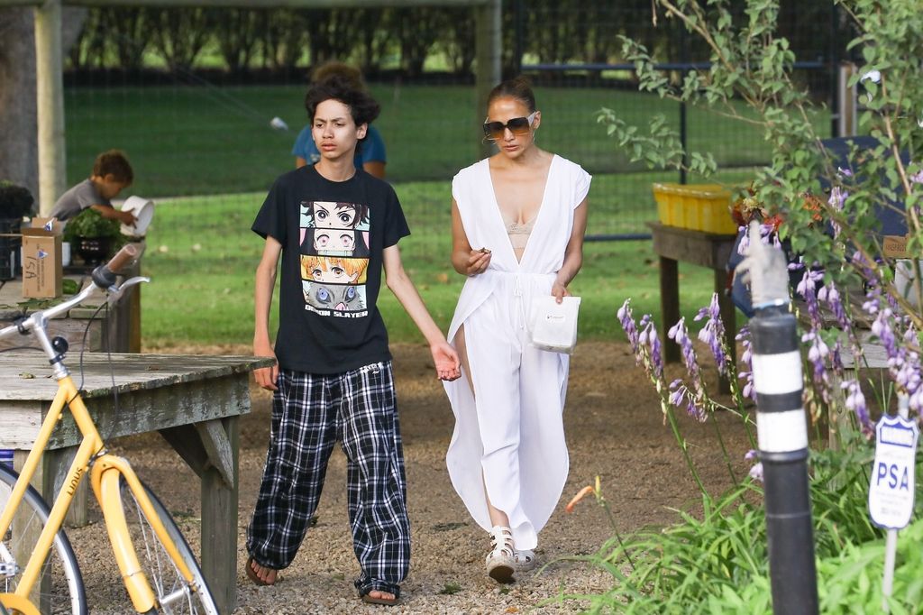Jennifer Lopez y su hijo Max