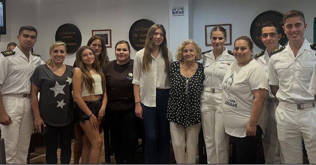 Reencuentro de la infanta Sofía con la princesa Leonor y sus compañeros en Gijón