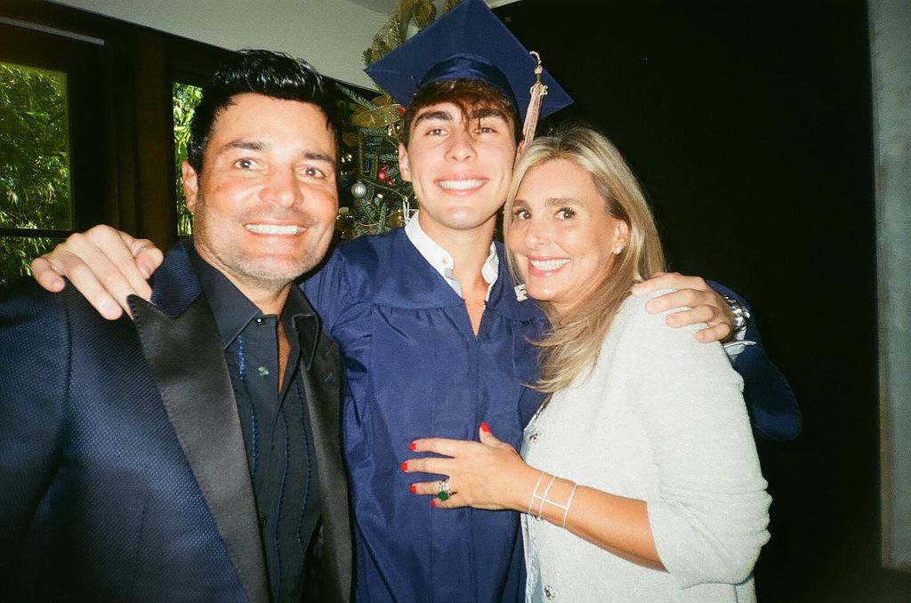Lorenzo, hijo de Chayanne, se graduó en Negocios y Finanzas en la Universidad Internacional de Florida en 2021.