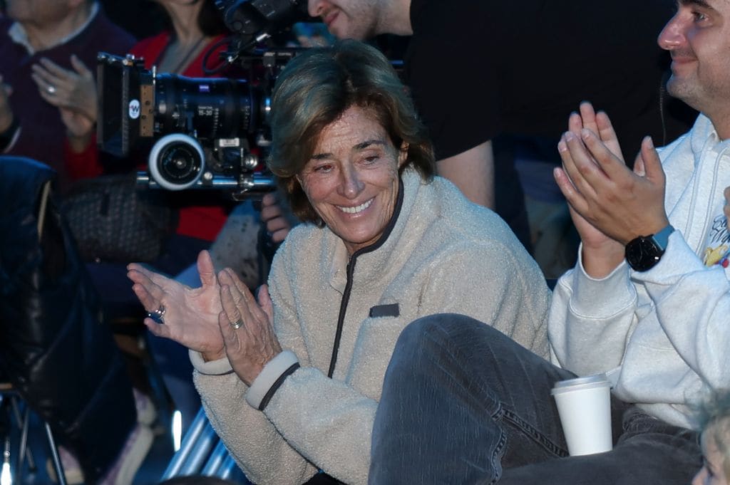 Plano medio de Aruca, esposa de Emilio Aragon,  en la presentación de su libro 'Telmo- Lobo' 