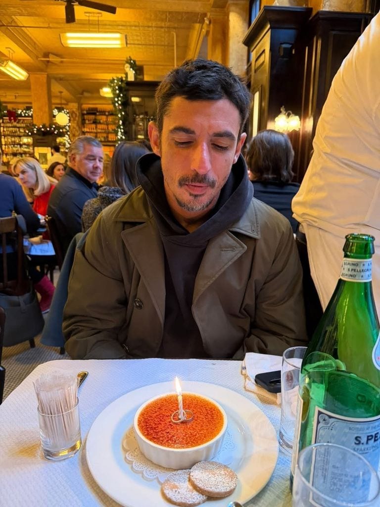 Alberto festejó sus 43 años con una romántica cena para dos.