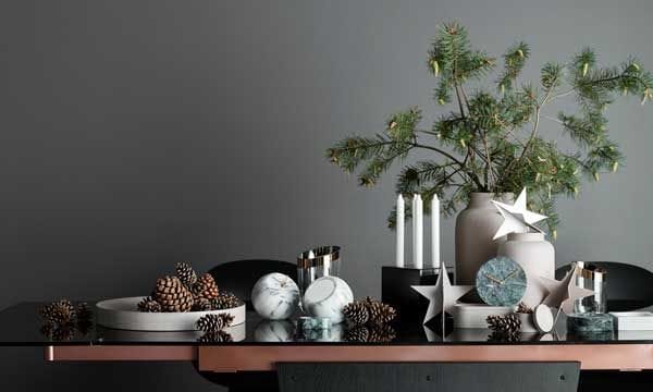 Los detalles, especialmente las plantas y las velas, son clave a la hora de crear atmósferas mágicas. Bo Concept (boconcept.com).

