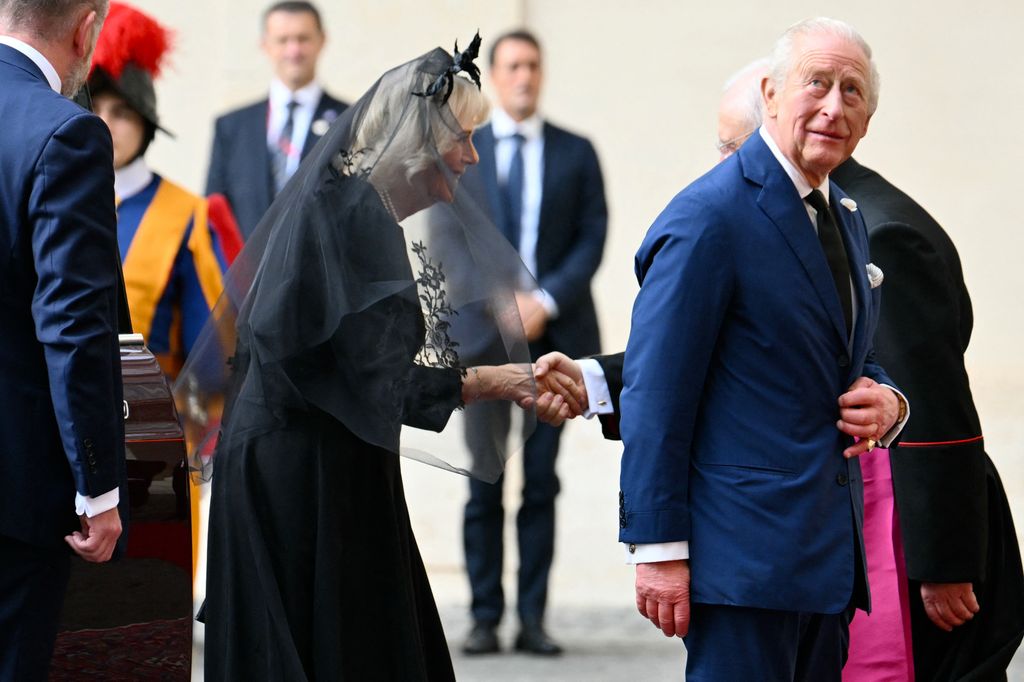 La reina Camilla y Carlos III visitan el Vaticano