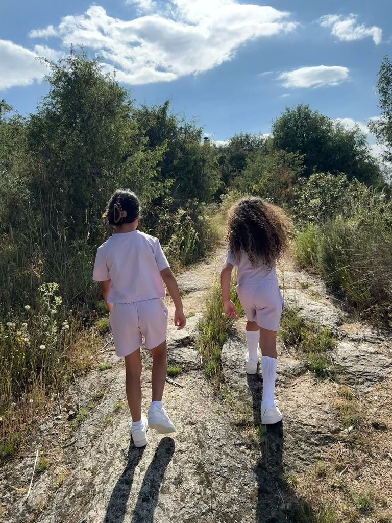 Alana Martina y Eva María fueron las cómplices de su papá para la propuesta matrimonial.