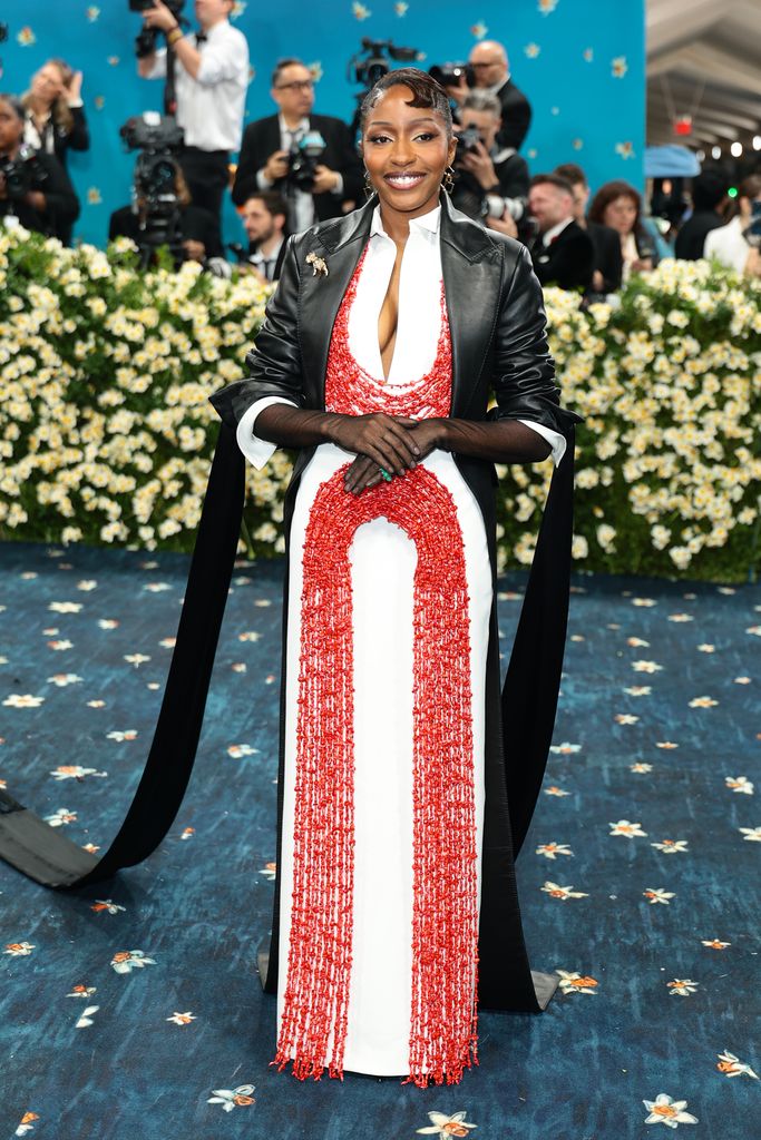 Ayo Edebiri en la alfombra roja de la MET Gala 2025