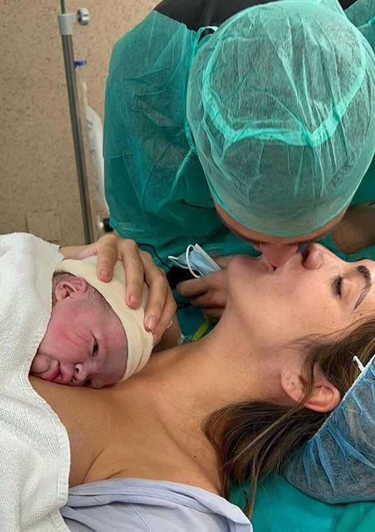 Ingrid Sanz con su novio y su primera hija, Micaela 