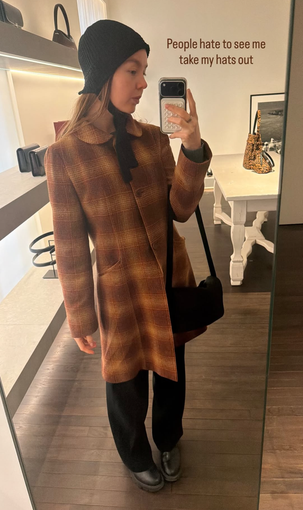 Alexandra de Hannover muestra su look retro con gorro de punto