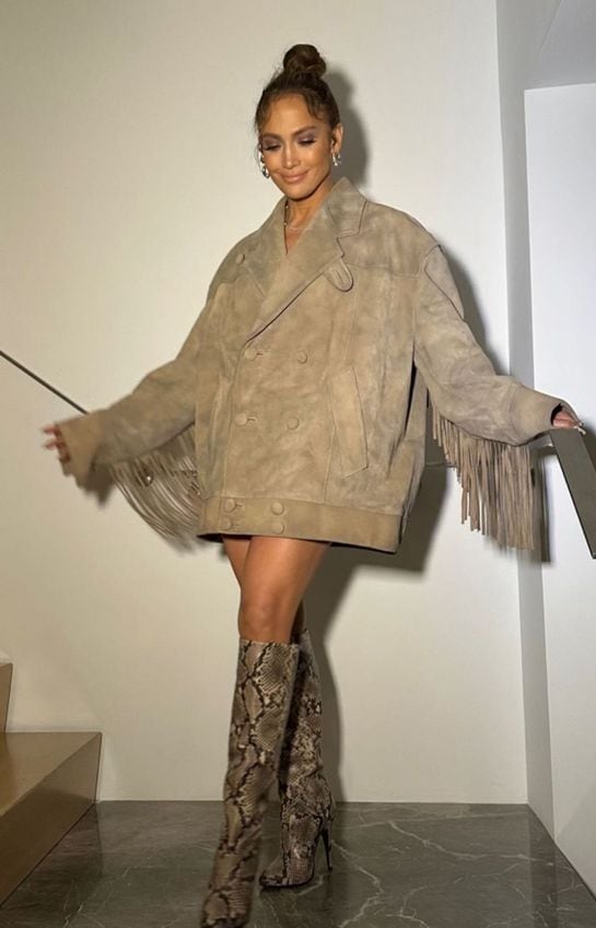 Jennifer Lopez inaugura New York Fashion Week con un look que alarga las piernas