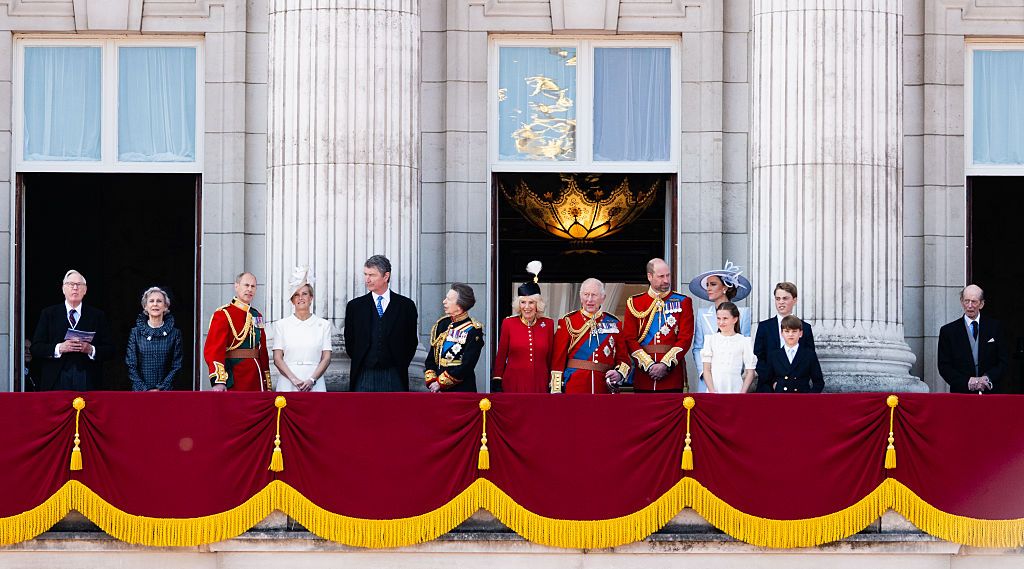 Presencia reducida de la familia real en el balcón del Palacio de Buckingham