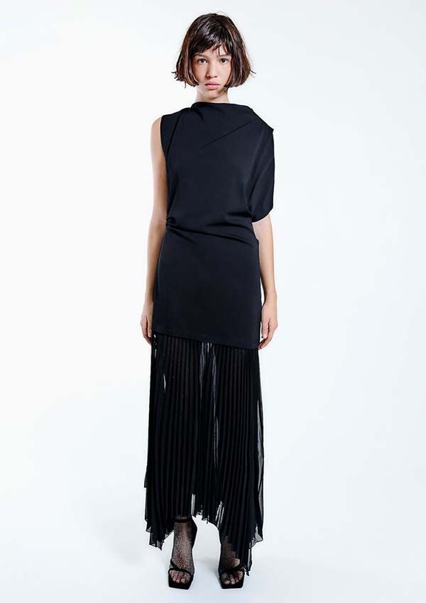Vestido drapeado plisado de edición limitada de Zara