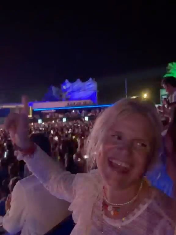 Eugenia Martínez de Irujo en el concierto de Hombres G, en el que ha disfrutado como "una quinceañera"