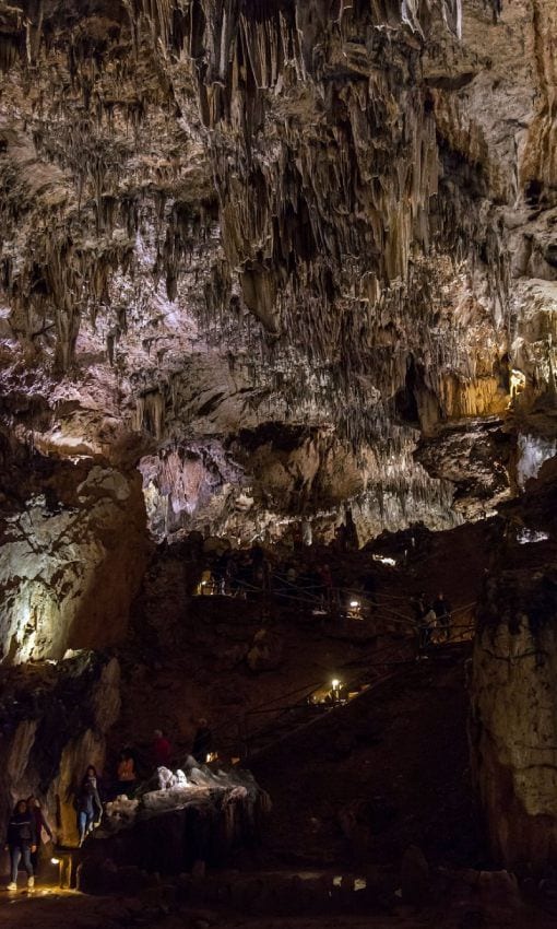 Interior de la cueva de Valporquero en León