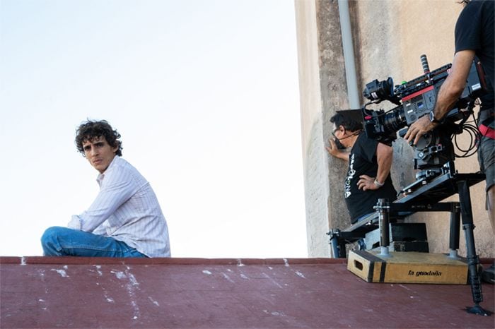 Miguel Herrán en el rodaje de 'Modelo 77'