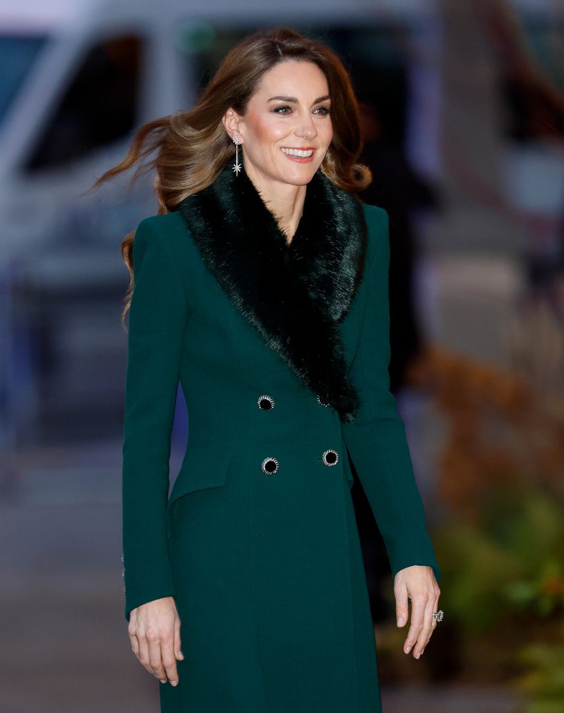 Kate Middleton asistiendo a su concierto de villancicos