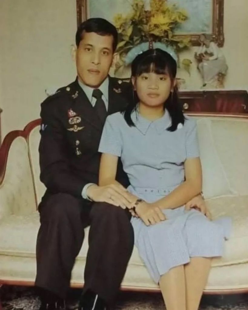 Otra imagen de la pricnesa Tailandesa con su padre