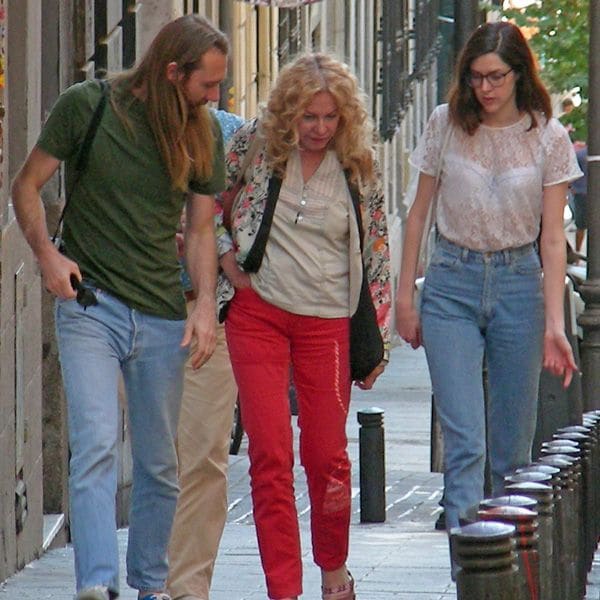 María Eugenia Fernández de Castro con su hija Brianda y el novio de ésta en una imagen de archivo
