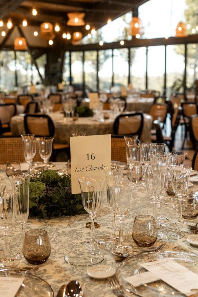 Boda novia mangas de organza mesas