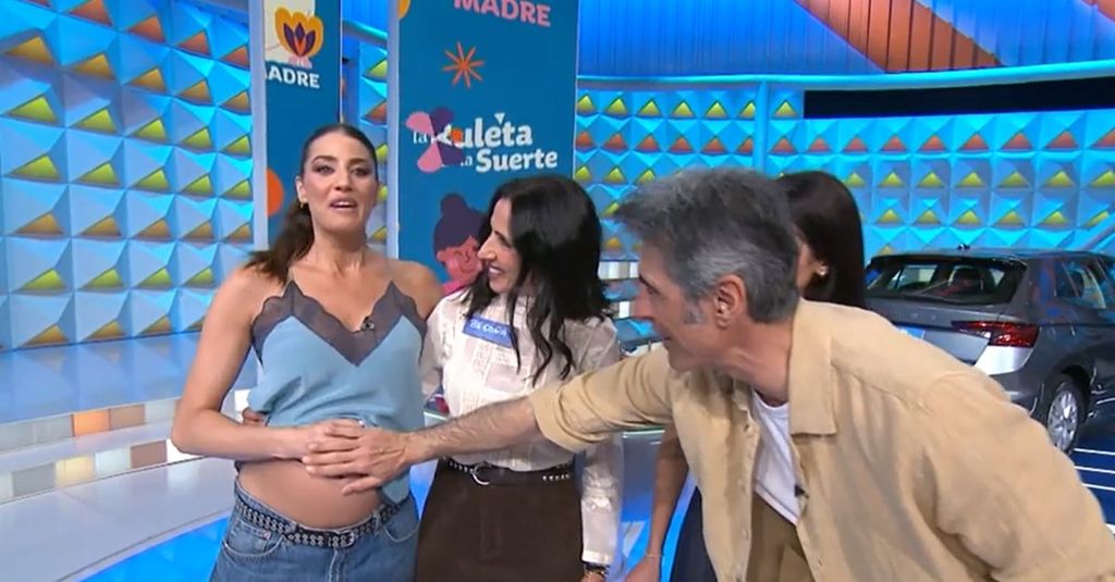 La azafata de 'La Ruleta de la Suerte' muestra sus curvas premamá