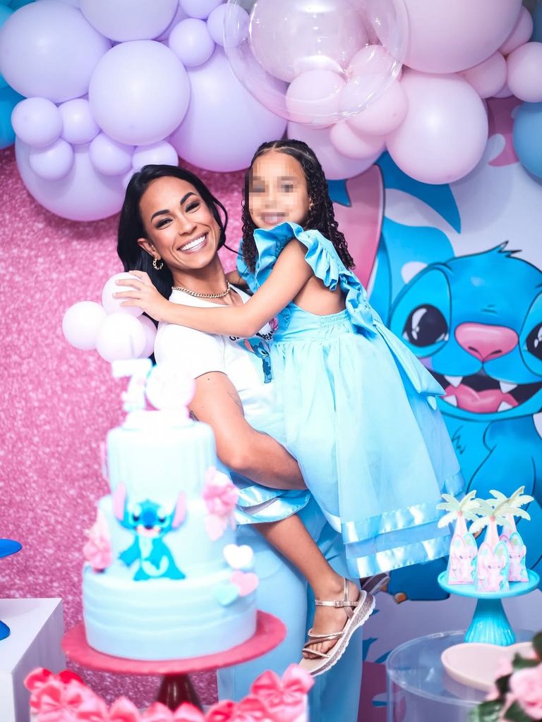 Karla publicaba habitualmente contenido con su hija pequeña